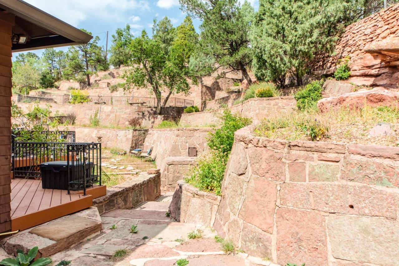 The Onaledge Historic Lodge Of Manitou Springs Exterior photo